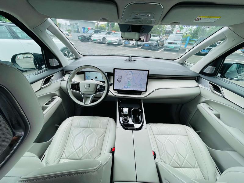 Volvo EM90, 2024 — фото 9 из 12