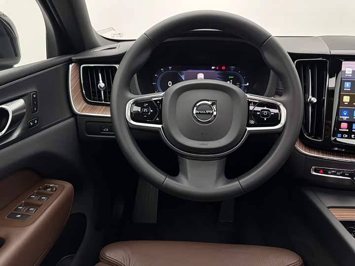 Volvo XC60 Hybrid, 2022 — фото 9 из 9