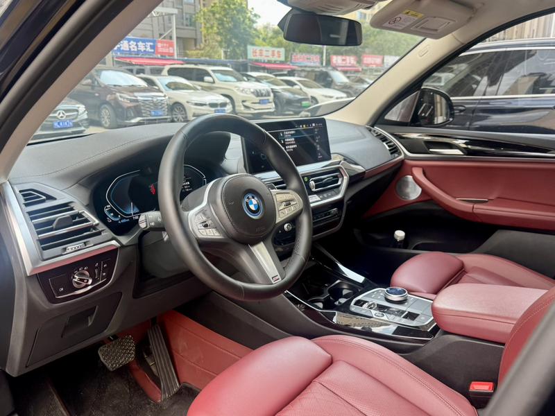 BMW iX3, 2024 — фото 9 из 11