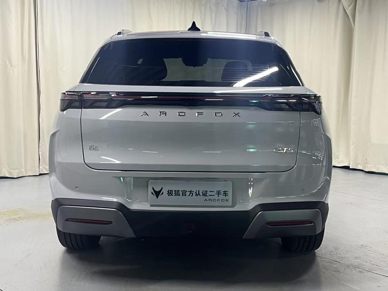 BAIC Arcfox Alpha T5, 2026 — фото 5 из 12