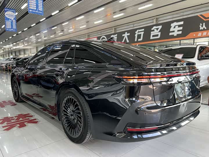 Toyota Crown Sedan, 2025 — фото 9 из 9