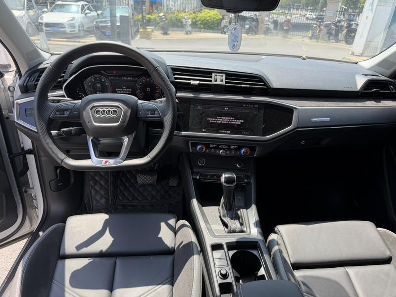 Audi Q3 Sportback, 2023 — фото 7 из 10