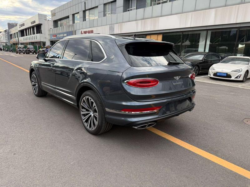 Bentley Bentayga, 2025 — фото 4 из 12