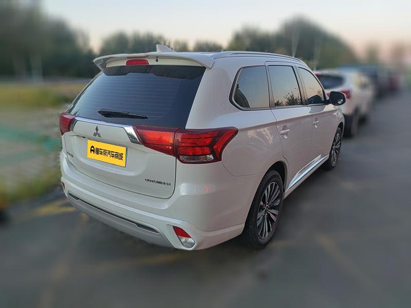 Mitsubishi Outlander, 2022 — фото 2 из 12