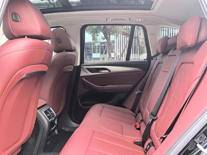 BMW iX3, 2024 — фото 6 из 9