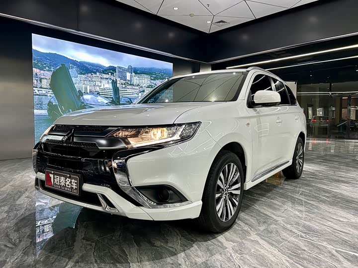 Mitsubishi Outlander, 2022 — купить в Кирове под ключ