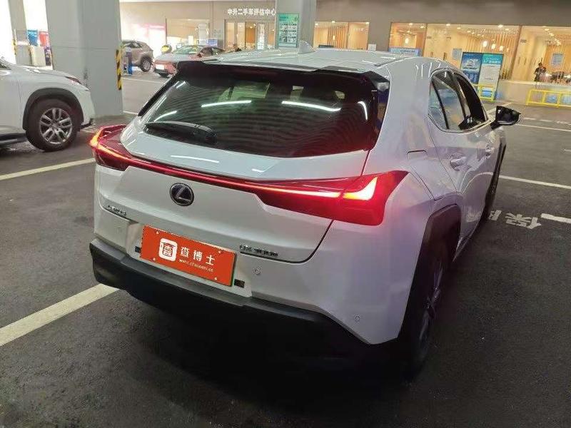 Lexus UX Hybrid, 2021 — фото 4 из 12