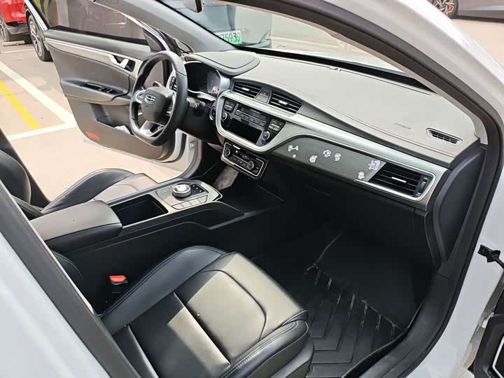 Geely Emgrand Hybrid/EV, 2023 — фото 9 из 9