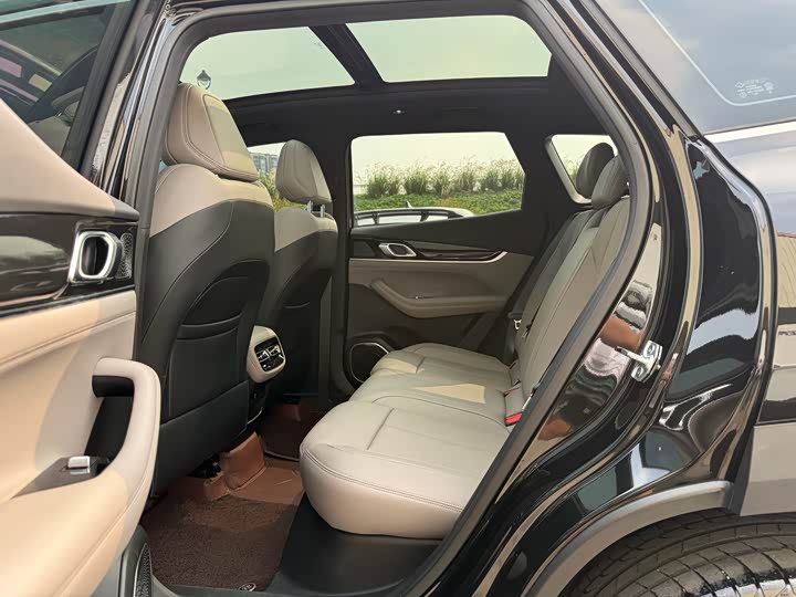 Geely Atlas L, 2025 — фото 7 из 9