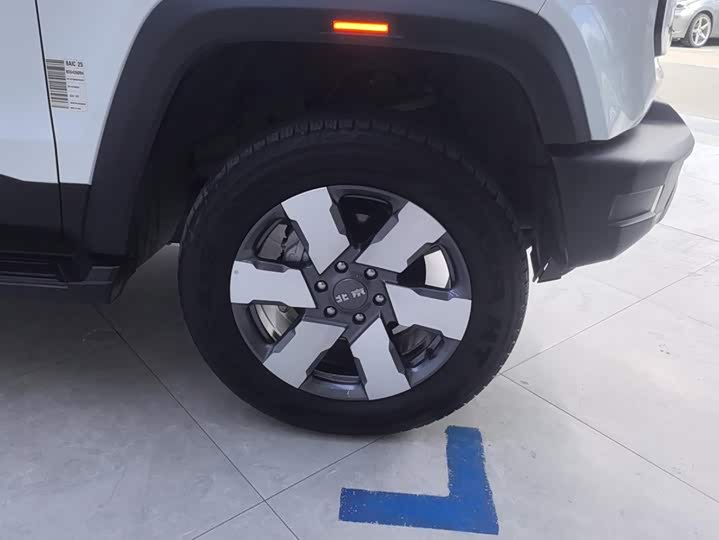 BAIC Beijing BJ40 Hybrid, 2025 — фото 6 из 9