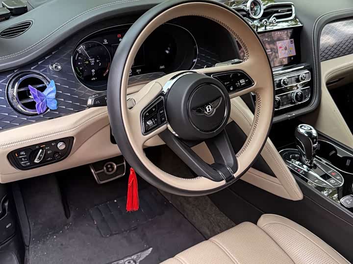 Bentley Bentayga Hybrid, 2021 — фото 7 из 9