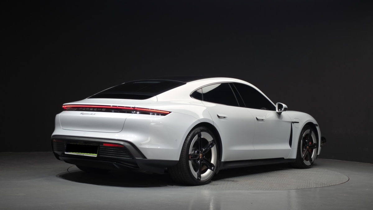 Porsche Taycan, 2025 — фото 2 из 12