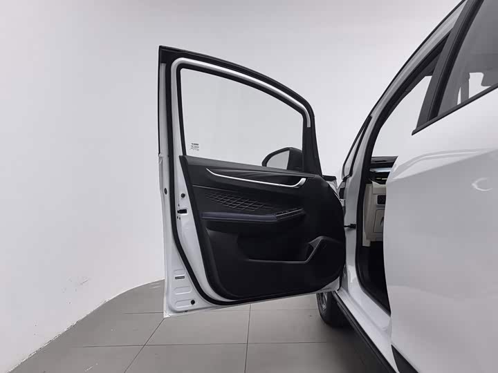 Geely Geometry EX3, 2022 — фото 8 из 9