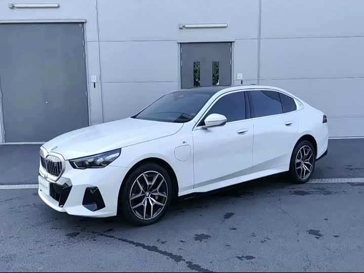BMW i5, 2025 — купить в Костроме под ключ