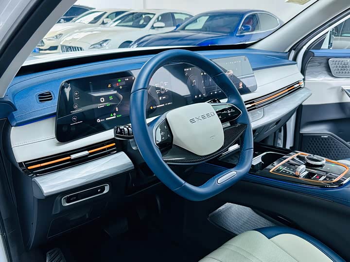 Exeed LX C-DM Hybrid, 2023 — фото 5 из 9