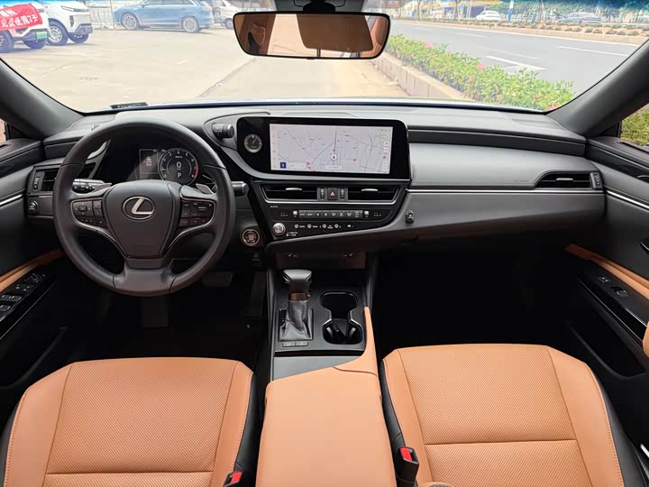Lexus ES, 2023 — фото 7 из 9