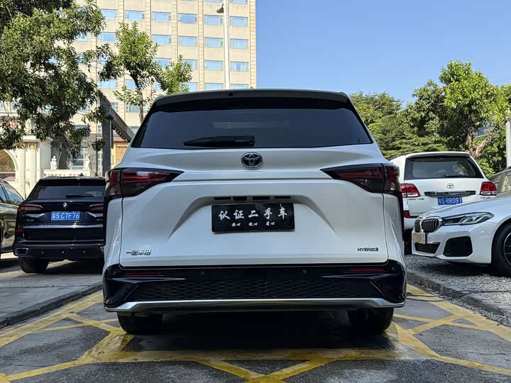 Toyota Granvia, 2023 — фото 4 из 9