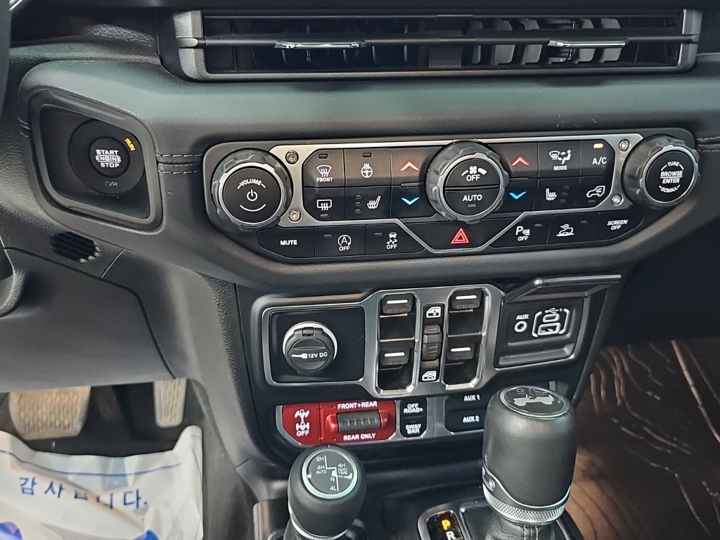 Jeep Wrangler, 2024 — фото 9 из 12