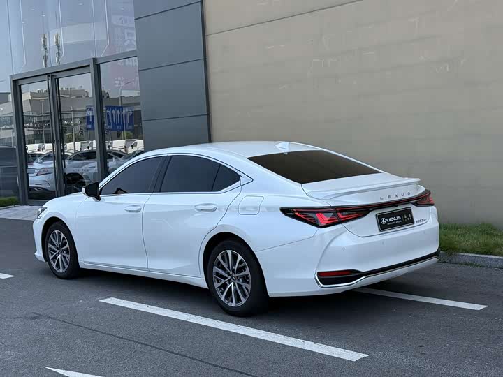 Lexus ES, 2025 — фото 6 из 9