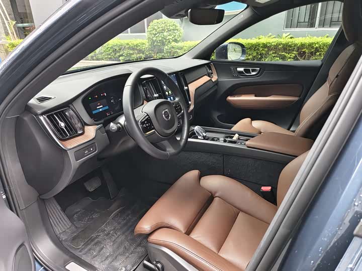 Volvo XC60 Hybrid, 2022 — фото 5 из 9