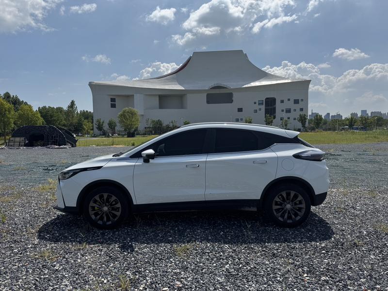 Geely Geometry M6, 2022 — фото 4 из 12