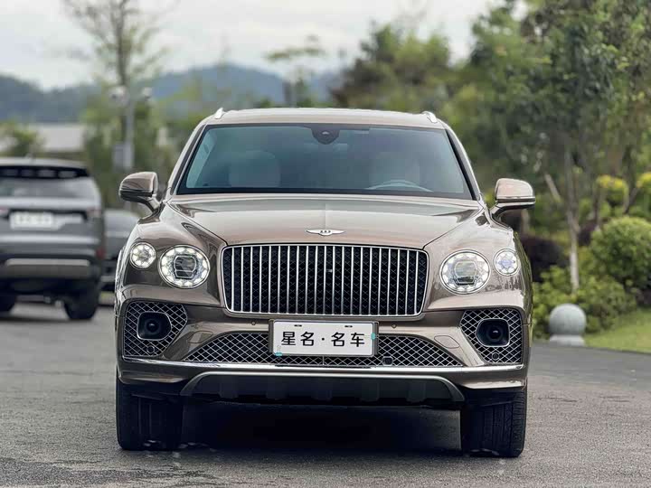 Bentley Bentayga, 2023 — фото 2 из 9