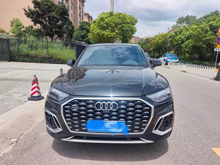 Audi Q5L Sportback, 2022 — фото 2 из 9