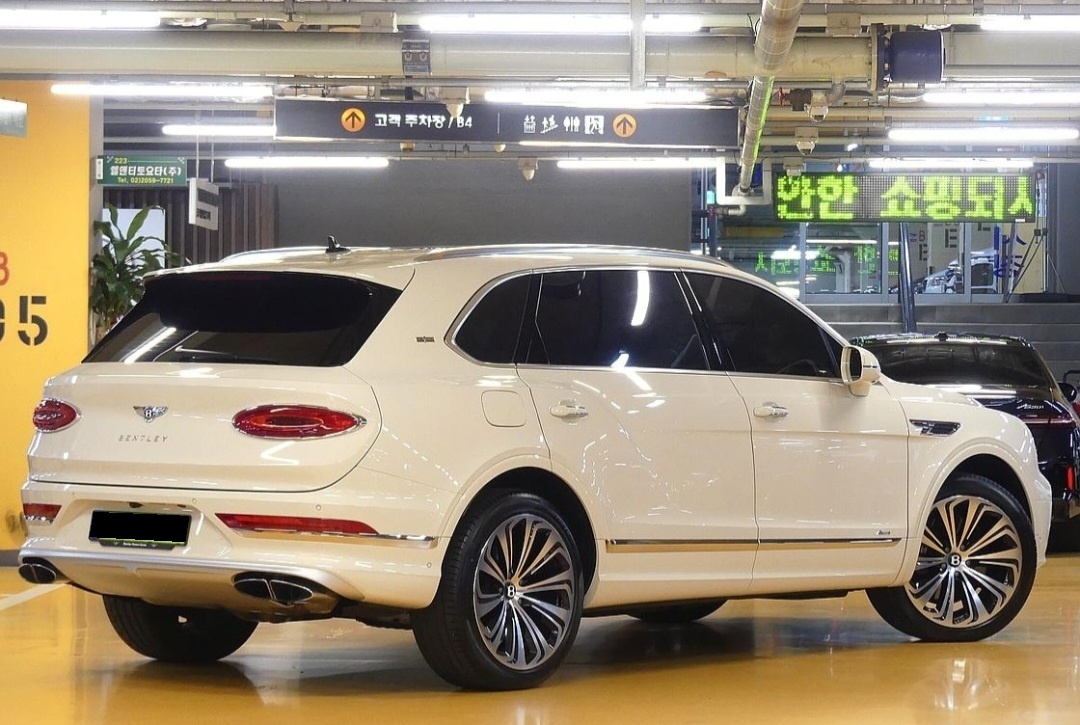 Bentley Bentayga, 2024 — фото 2 из 12