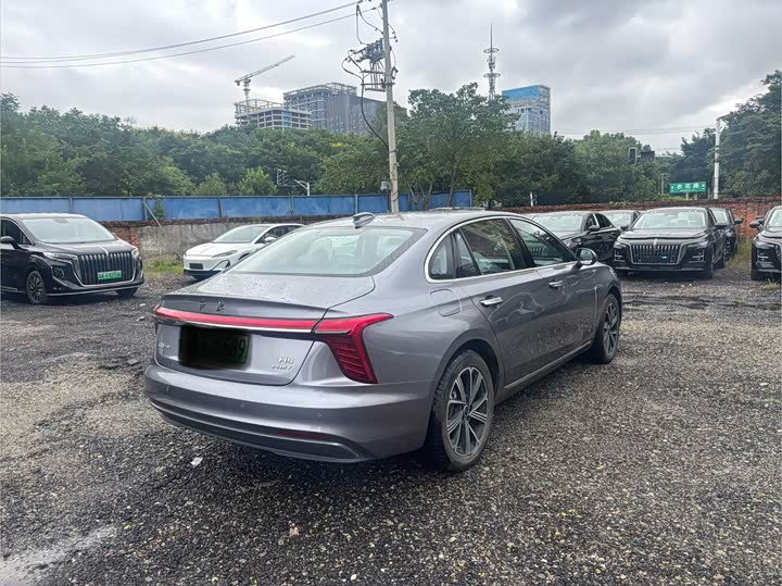 Hongqi H5 Hybrid, 2025 — фото 5 из 9