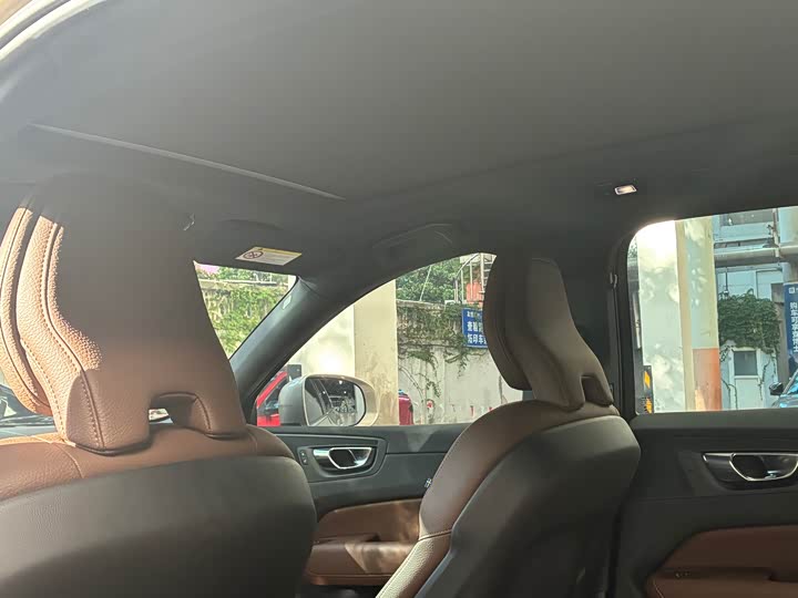 Volvo XC60, 2023 — фото 7 из 9