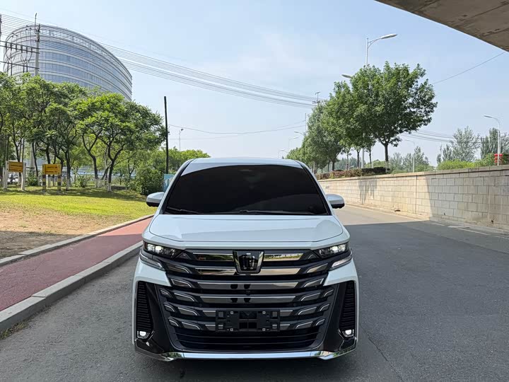 Toyota Vellfire, 2024 — фото 2 из 9