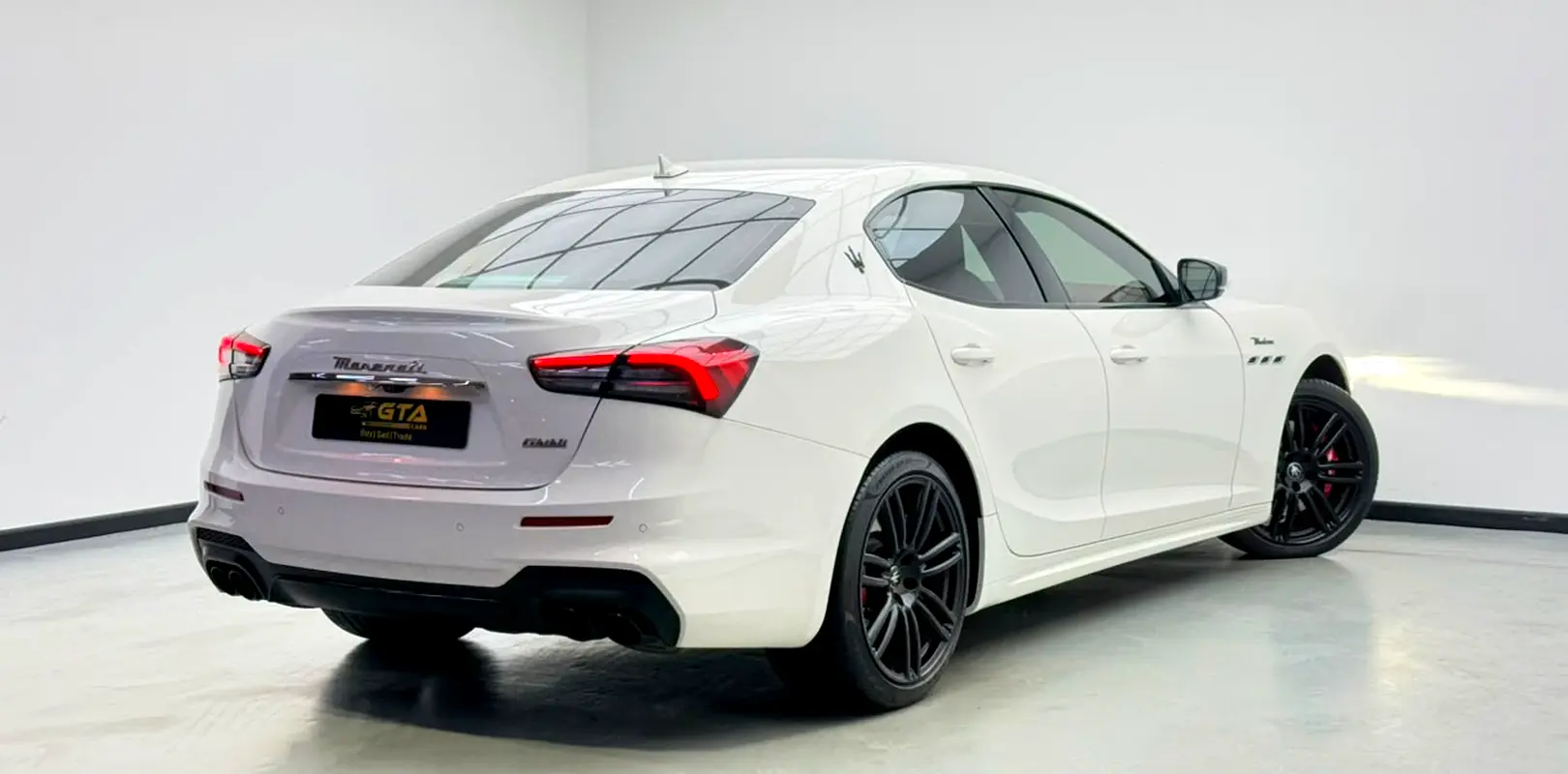 Maserati Ghibli, 2023 — фото 4 из 10