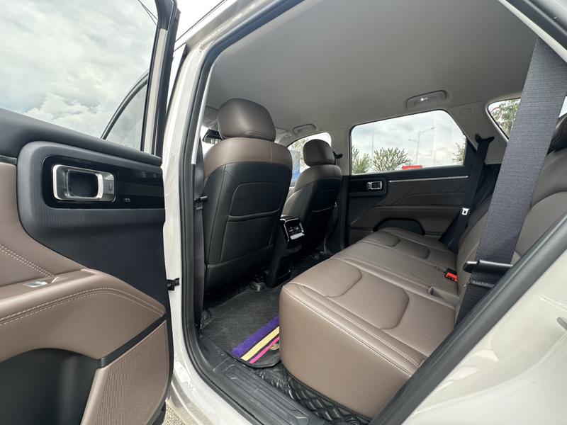 Wuling Starlight 560 Hybrid/EV, 2025 — фото 10 из 12