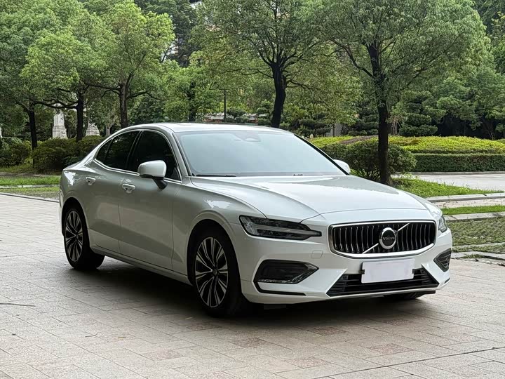 Volvo S60, 2024 — фото 3 из 9