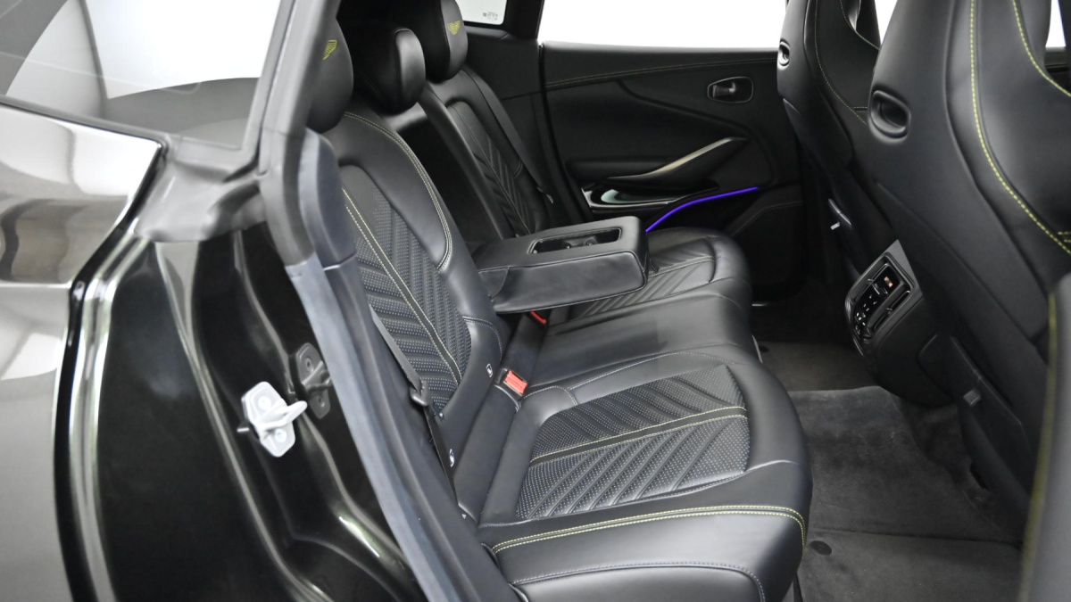 Aston Martin DBX, 2023 — фото 11 из 12