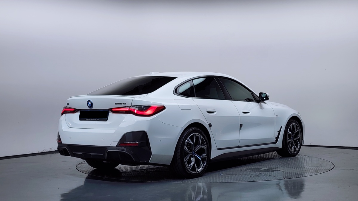 BMW i4, 2022 — фото 2 из 12