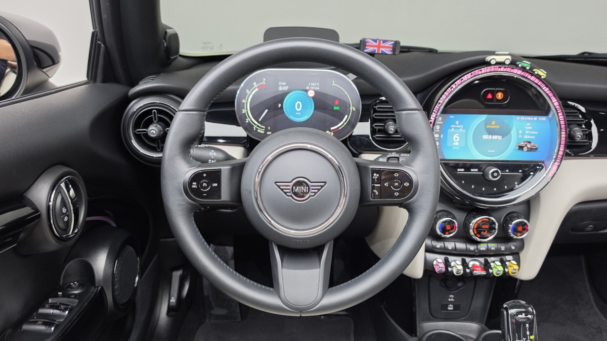 Mini Cooper Convertible, 2022 — фото 12 из 12