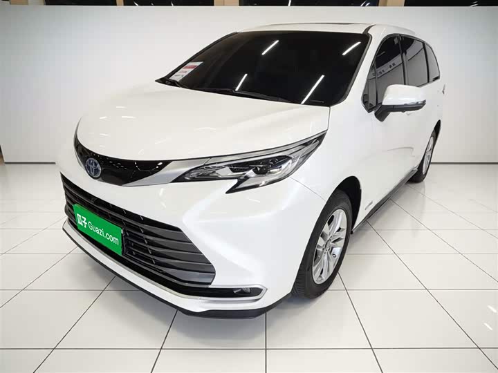 Toyota Sienna, 2023 — фото 2 из 9