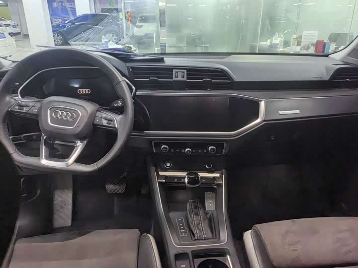 Audi Q3, 2022 — фото 9 из 9