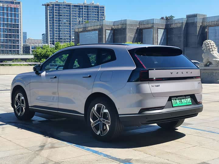 Volvo XC70 Hybrid, 2026 — фото 6 из 9