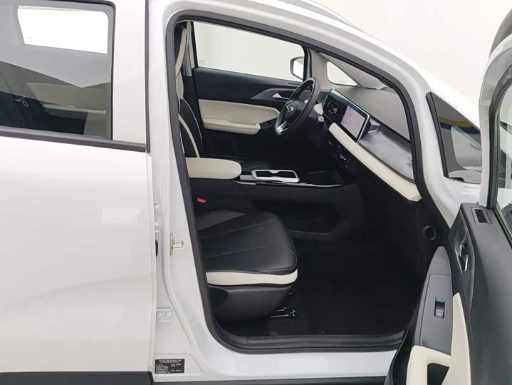Geely Geometry E Firefly, 2023 — фото 8 из 9