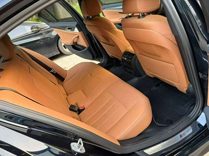 BMW 5 Series, 2023 — фото 7 из 9