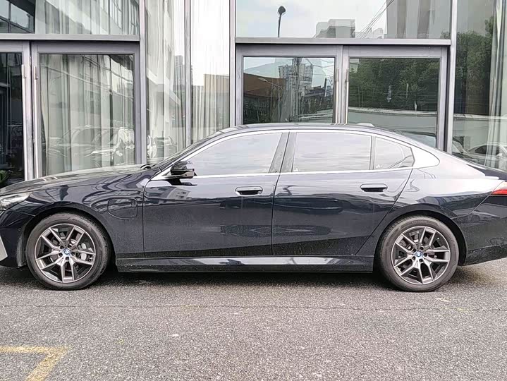BMW i5, 2025 — фото 5 из 9