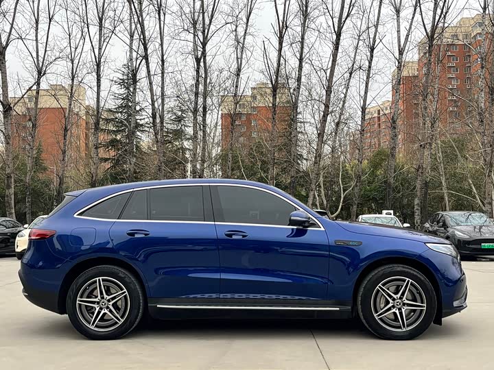 Mercedes-Benz EQC, 2022 — фото 4 из 9