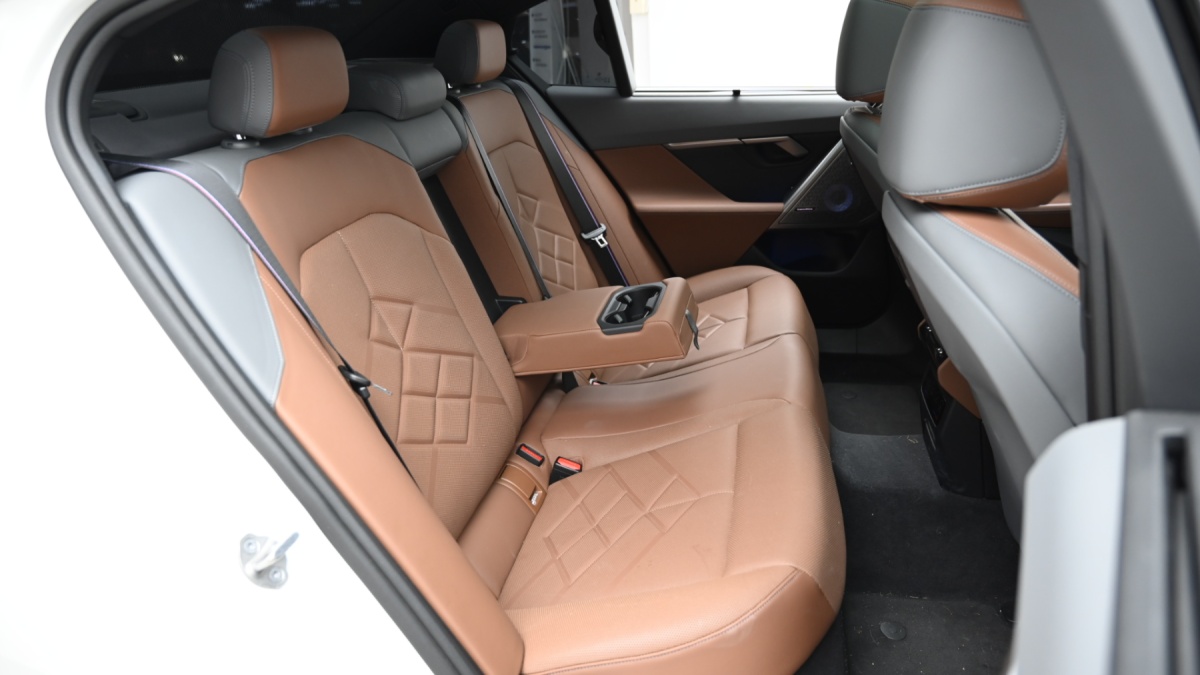 BMW i5, 2023 — фото 12 из 12