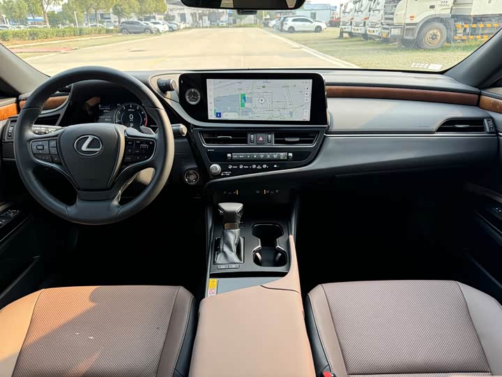 Lexus ES, 2024 — фото 6 из 9