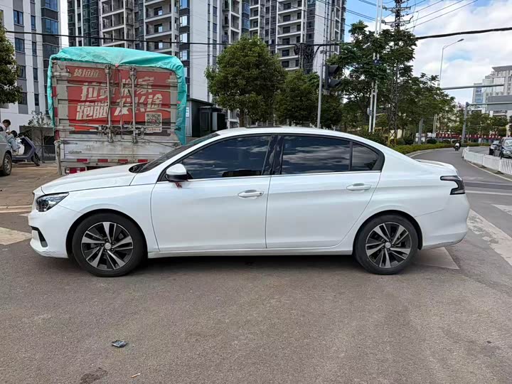Peugeot 408, 2023 — фото 5 из 9