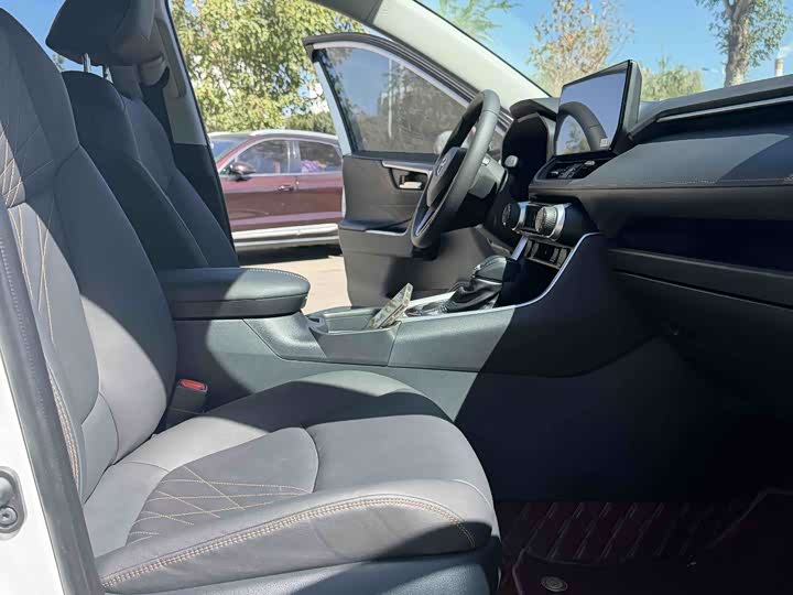 Toyota RAV4, 2025 — фото 5 из 9