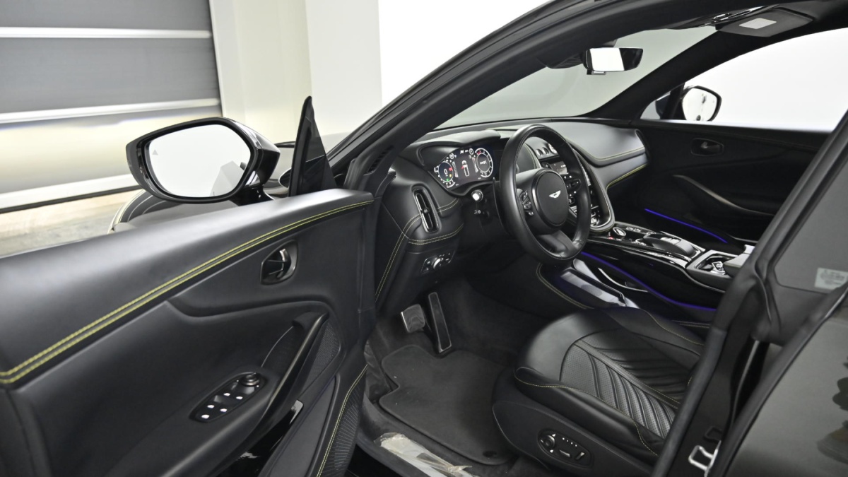 Aston Martin DBX, 2023 — фото 10 из 12