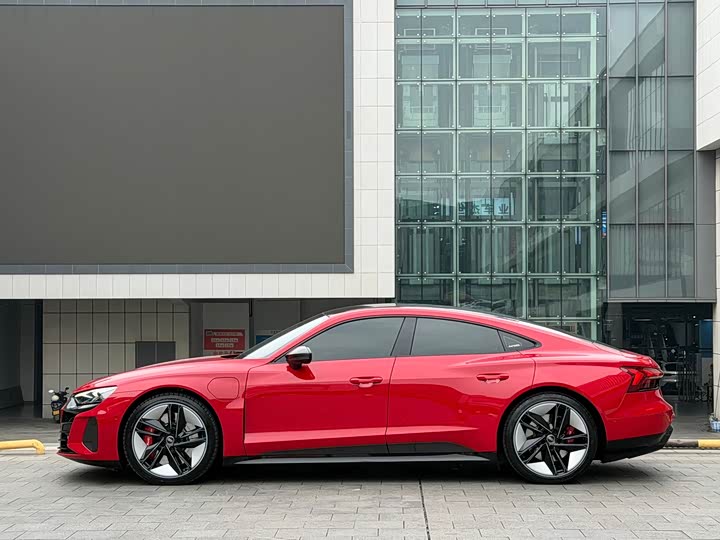 Audi RS e-tron GT, 2024 — фото 4 из 9
